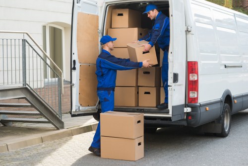 Mobile self storage unit delivered to a Mordenpark home