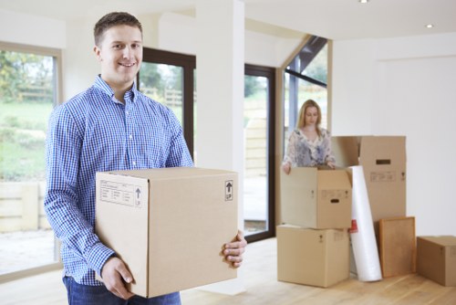People using short-term storage in Mordenpark during a move