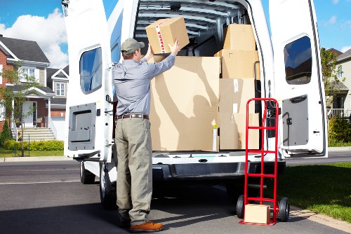 Efficient moving van for local removals in Mordenpark